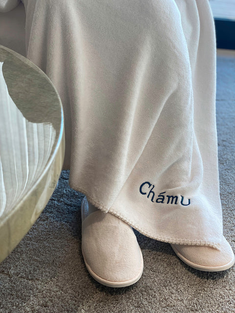 BLANKET / WHITE