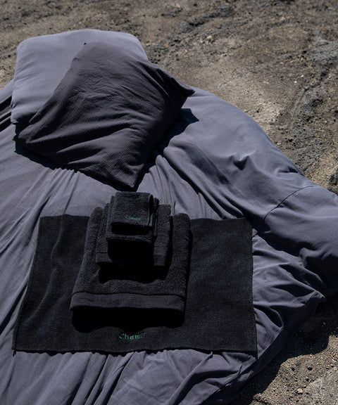 TOWELS / BLACK
